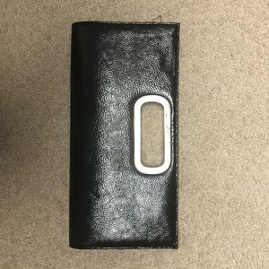 Black clutch